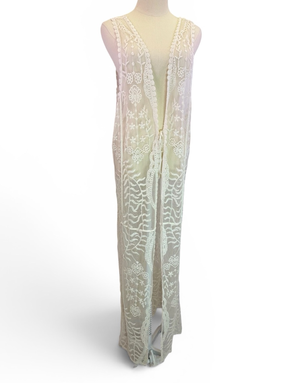 Highness Women's Long Sleeveless Ivory Cardigan Top Lace One Size